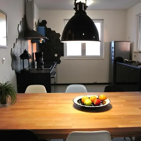 87级楼梯公寓 公寓